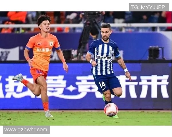 意外！何小珂回中超后职业生涯堕入低谷，效能三支球队都沦为候补